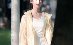 坐在又大又硬的上面写作业做作文